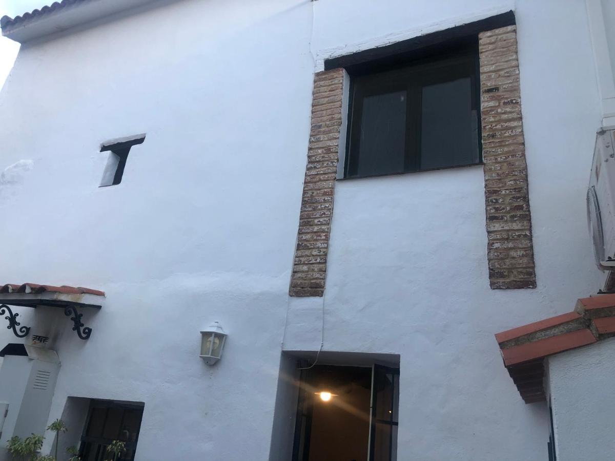 Acogedora Casa De Pueblo Con Piscina Fuenteheridos Exterior foto